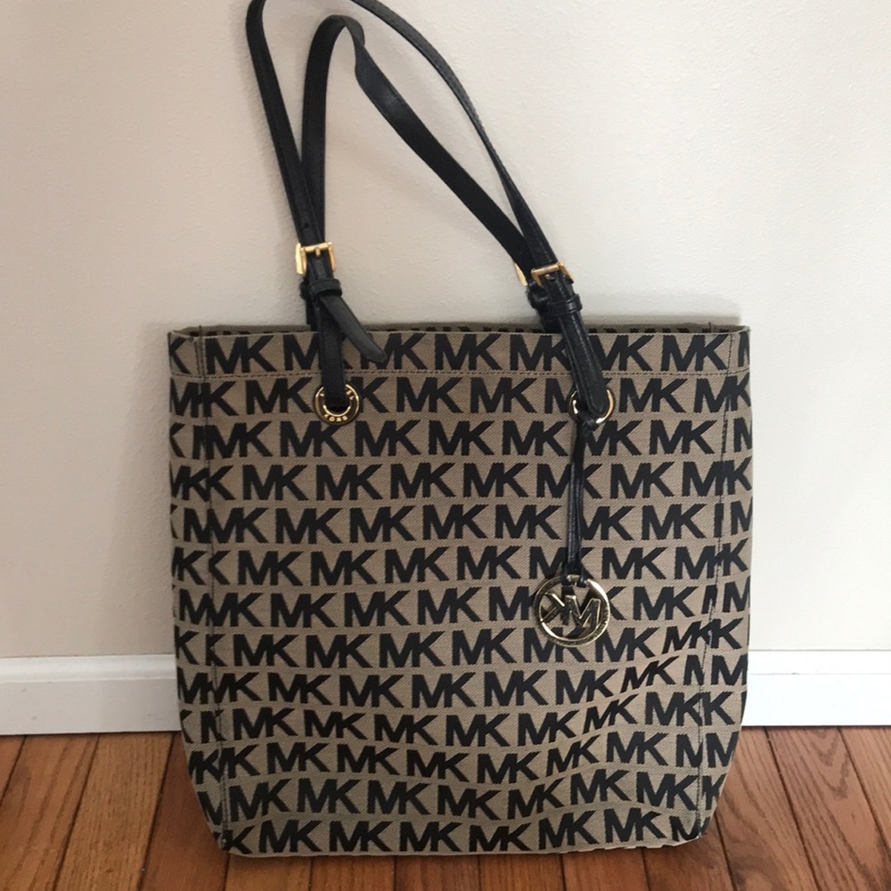 Authentic Michael Kors purse!